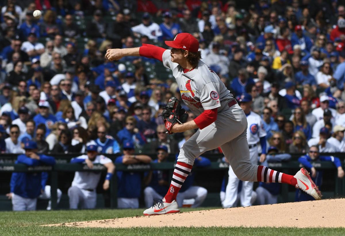 WATCH: Javier Baez tattoos his own leg