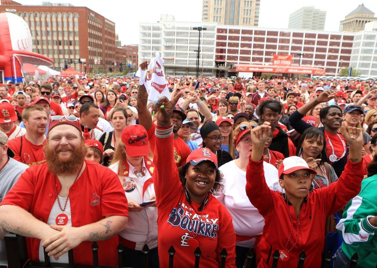 Fans and Hall of Famers at Cardinals home opener | Multimedia | wcy.wat.edu.pl