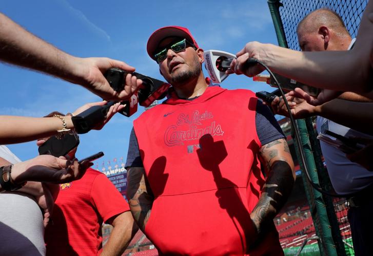 Back in uniform, Yadier Molina brings presence to dugout: Cardinals Extra