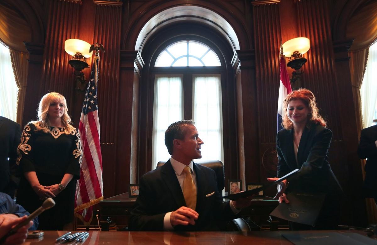 Eric Greitens becomes 56th governor of Missouri