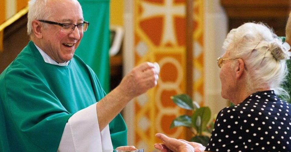 Final Mass at closing Catholic parishes across St. Louis brings tears, souvenirs - Vimarsana News