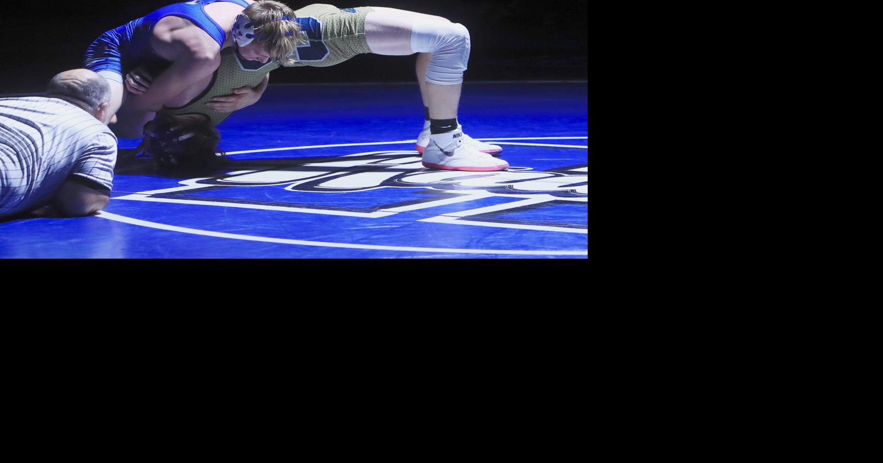 Hillsboro 49, Seckman 18 boys wrestling