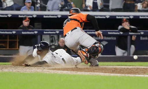 Yankees lose starting catcher to a right wrist tear