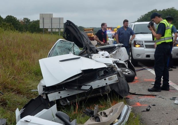 Car plows into truck on I-44, killing two St. Louis men | Law and order ...