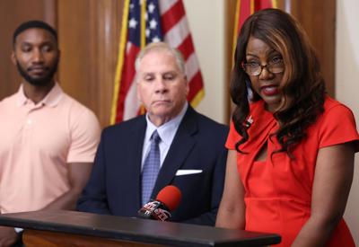 Ƶ Mayor Tishaura O. Jones speaks during press conference