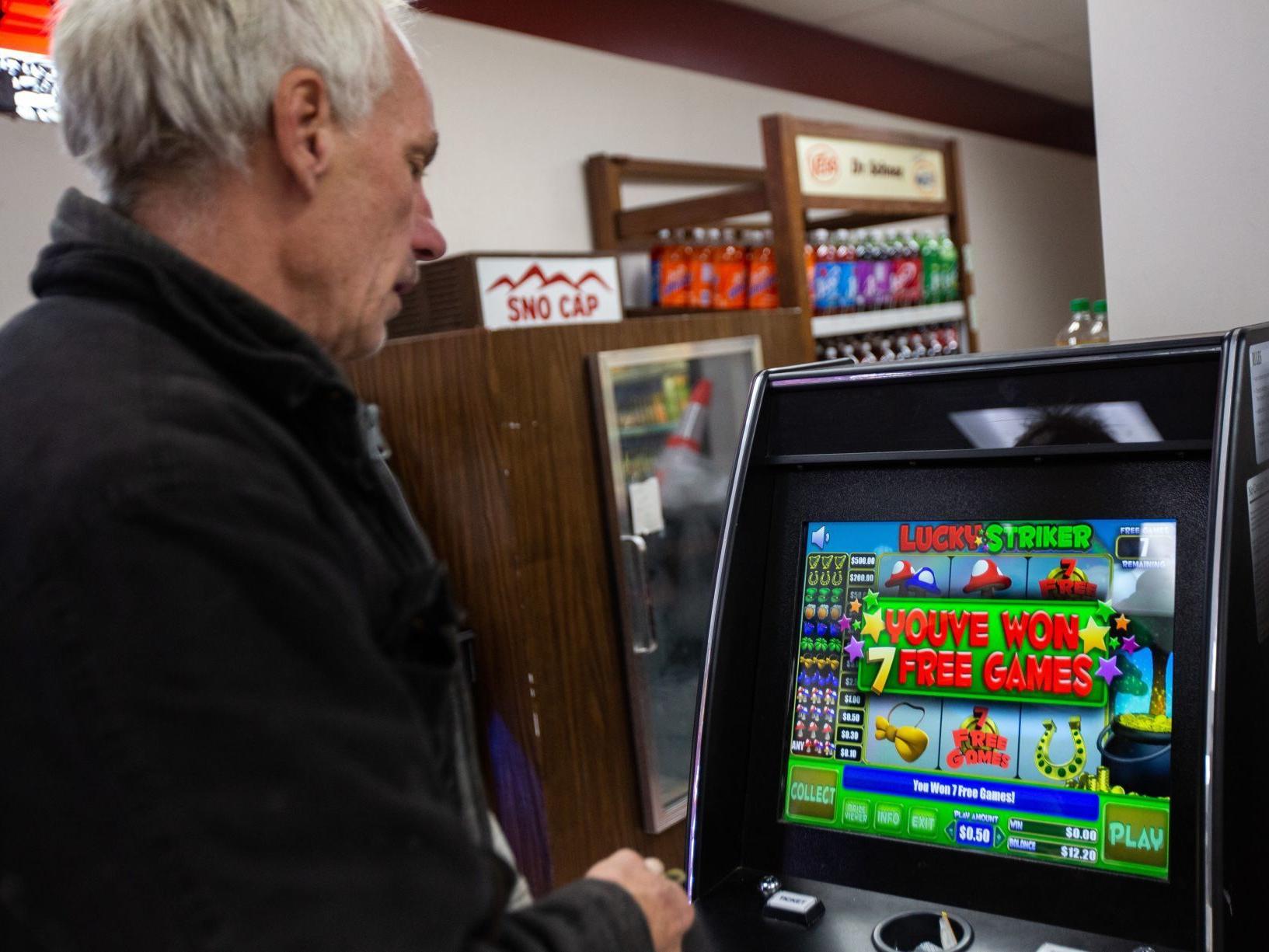 They work like slot machines. They may be illegal. And they're popping up  all over St. Louis. | Politics | stltoday.com