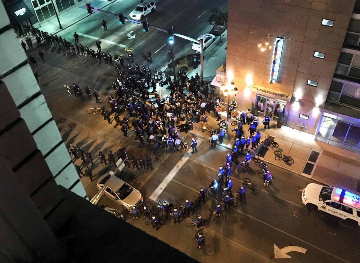 Kettling in action; Photo: St. Louis Post-Dispatch
