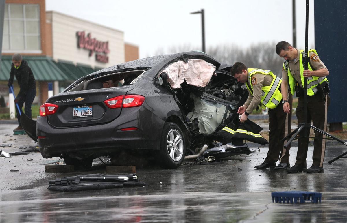 Man dies in vehicle crash near Overland