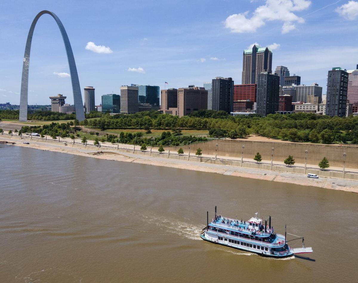 The Gateway Arch Riverboat with a view of downtown