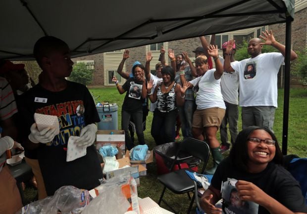 Yolanda Miller organizes a group of volunteers