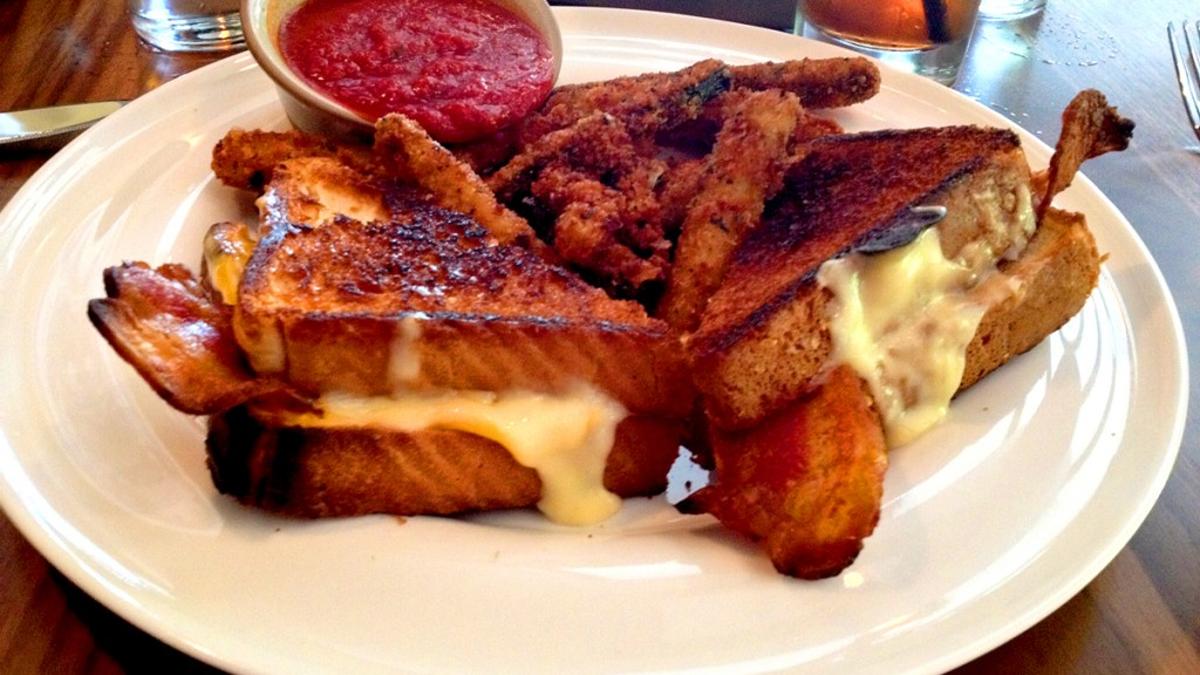 Taste This Blt Triple Grilled Cheese At Alumni St Louis Hot List Stltoday Com