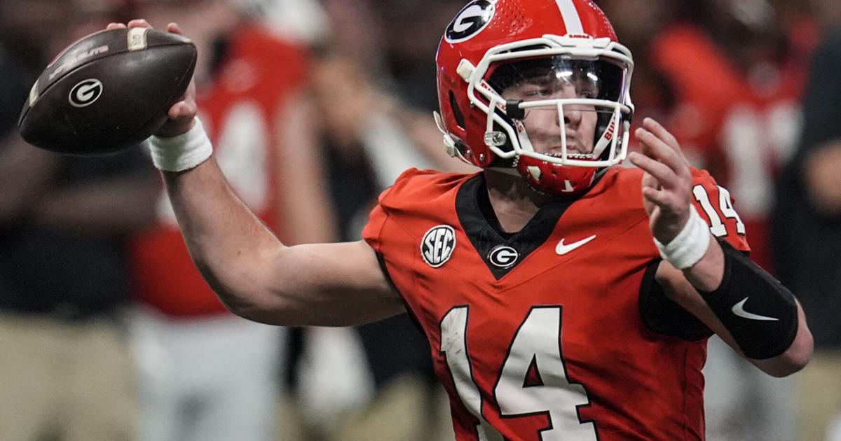 Image for article Tipsheet SEC quarterback scenarios come into focus as season nears
