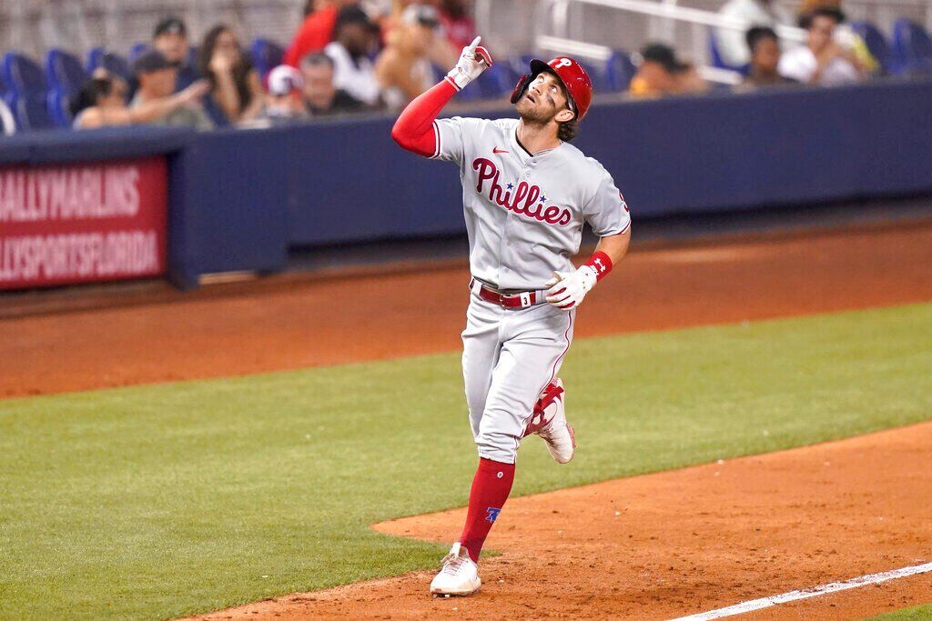 Shohei Ohtani breaks light in Citi Field video board with 107-mph foul ball