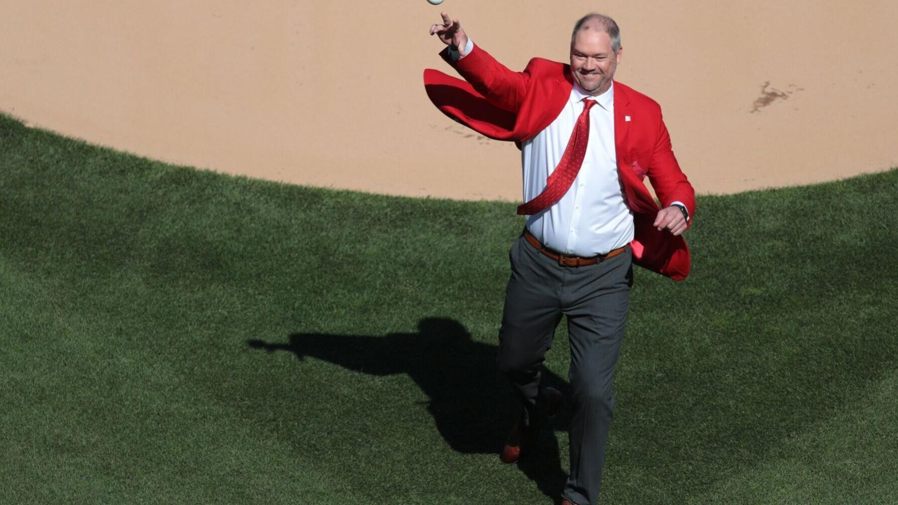 Tony La Russa misses Cardinals opener for health reasons; Scott Rolen throws first pitch