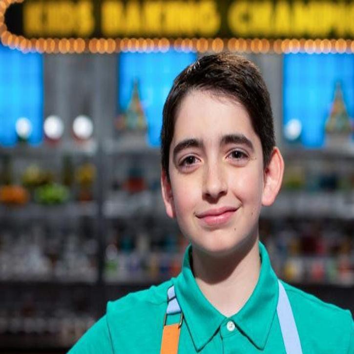 Local Boy Competing On Kids Baking Championship Television Stltoday Com In food network's series kids baking championship, hosts and judges duff goldman and valerie bertinelli will lead eight talented kid bakers through more on their baking skills and originality as they whip up delectable desserts, including creative cakes, mouthwatering cookies and pastries. kids baking championship