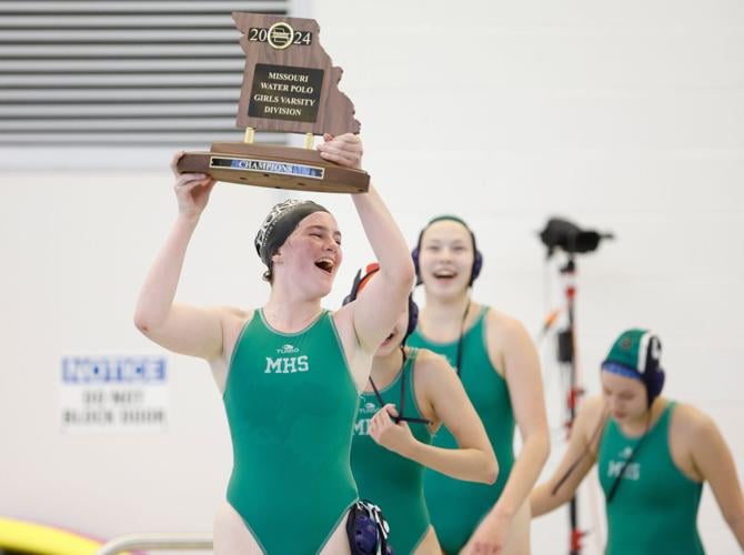 Marquette parlays secondhalf blitz into district championship