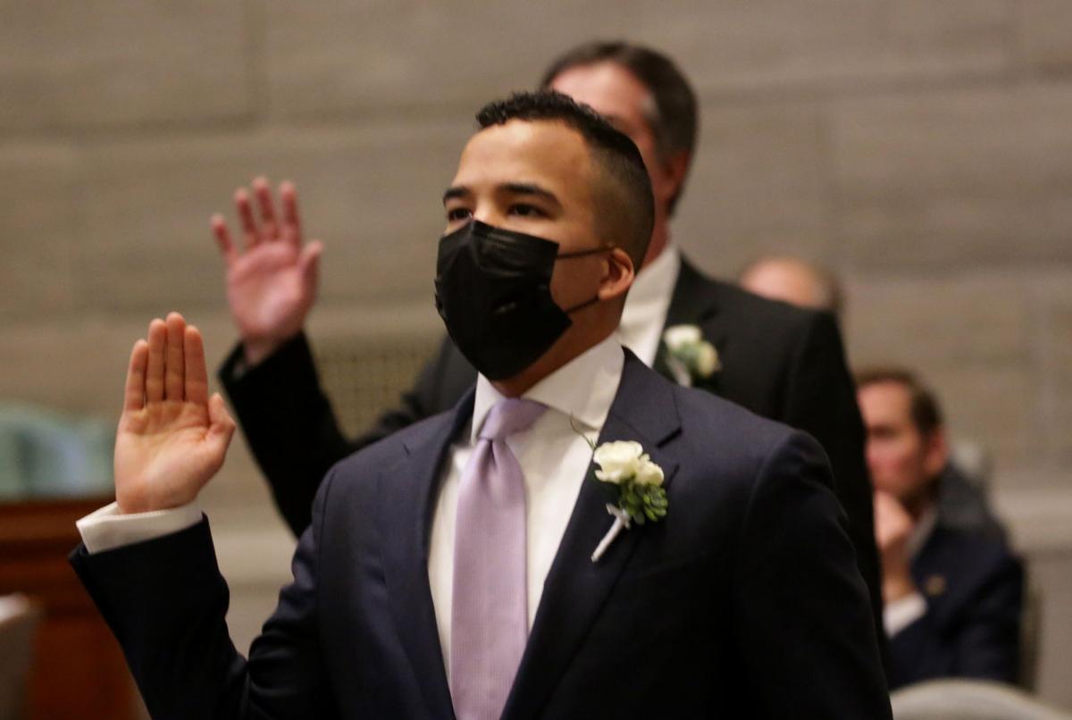 New lawmakers sworn in as Missouri's 2021 legislative session starts