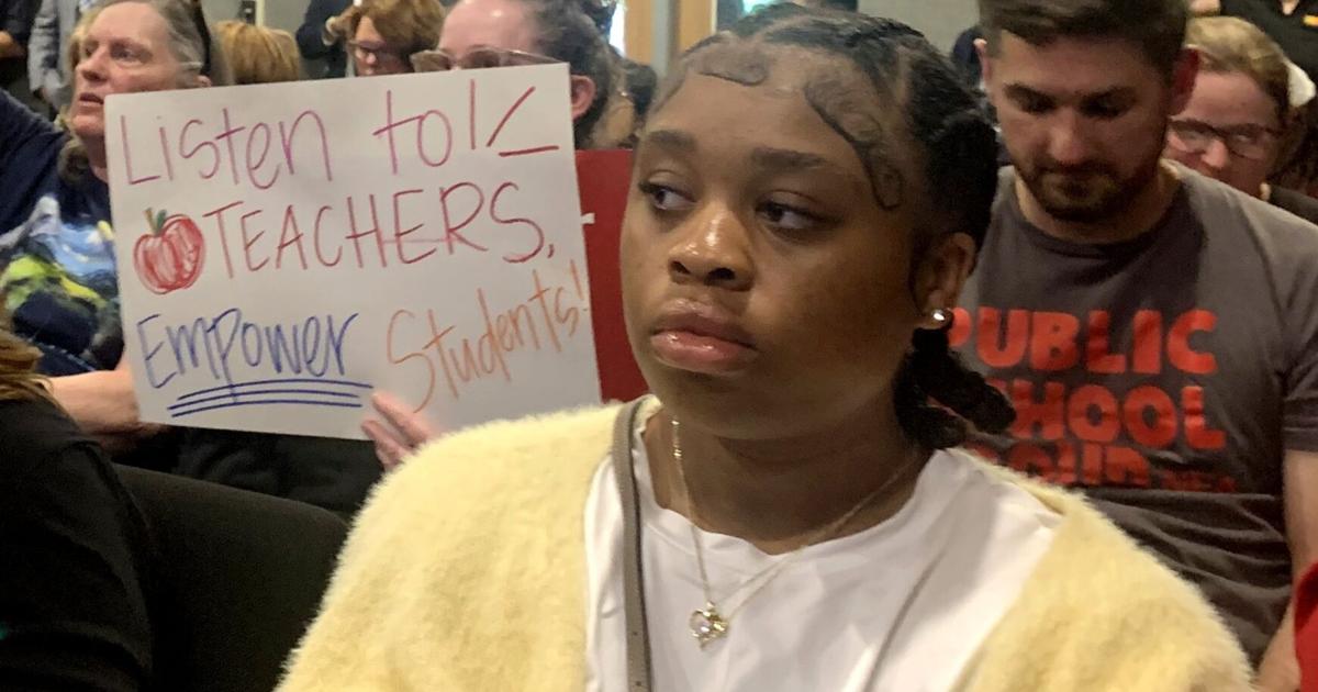 Die Lehrergewerkschaft Ferguson-Florissant verklagt den Schulbezirk wegen ...