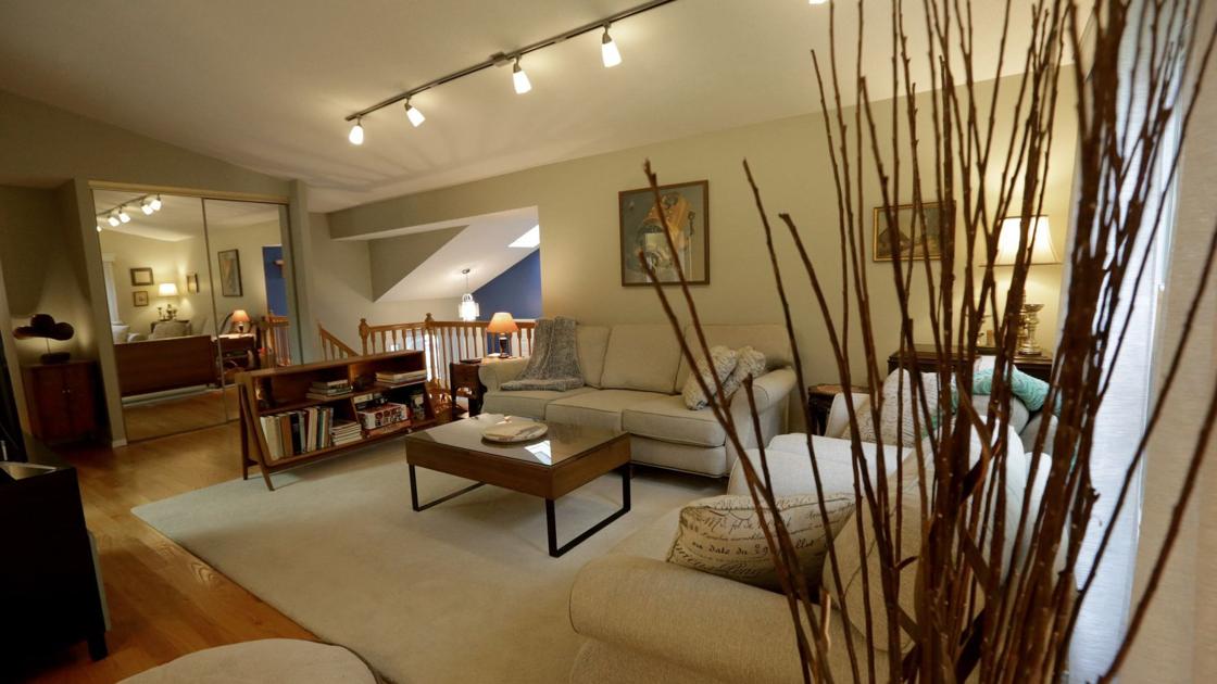 Ballwin split-level combines midcentury aesthetic with artist’s works | Home & Garden Ballwin split-level combines midcentury aesthetic with artist’s works | Home & Garden