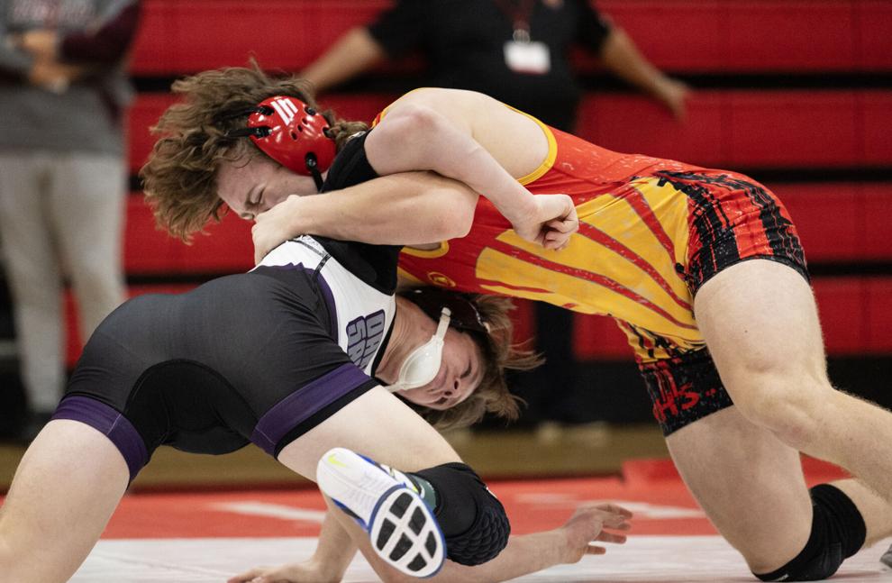 Carlyle's Waughtel brothers sweep Vandalia Sectional titles