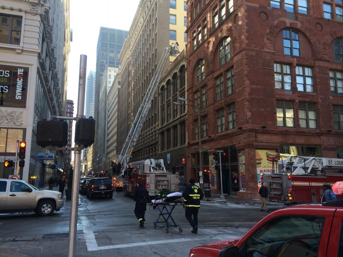 Firefighters put out fire on roof of downtown St. Louis building Law and order