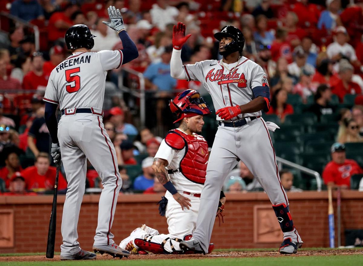 Reds rally to edge Braves behind rookie's cycle