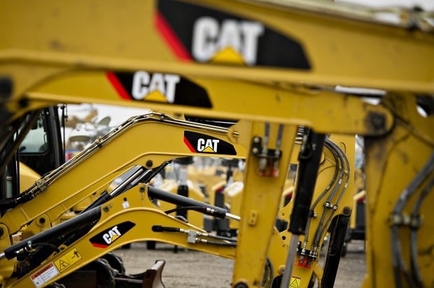 Caterpillar to close 3 Illinois plants