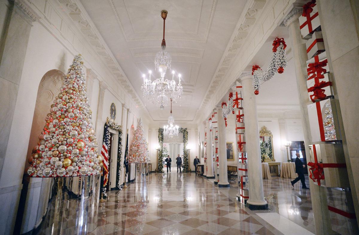 obamas celebrate last christmas at white house obamas celebrate last christmas at white house
