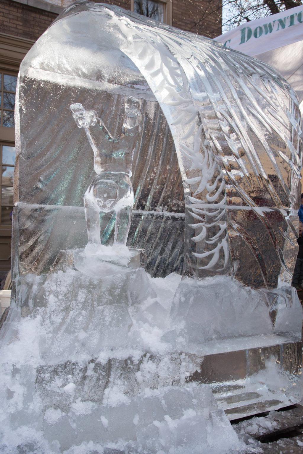 Sculptors Create Chilly Art During Fete De Glace In St Charles Entertainment Stltoday Com
