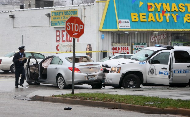 St. Louis Police Shoot, Kill Man After Chase