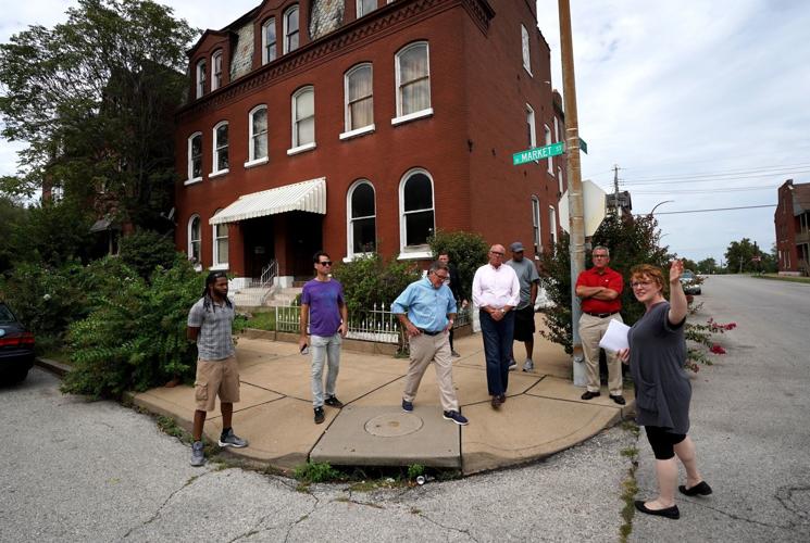Walking tour in the ӣƵ Place Park neighborhood promotes investment
