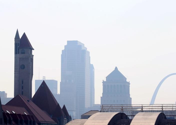 Haze from Western wildfires descends on St. Louis