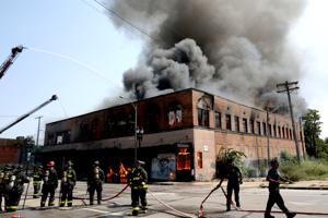 Abandoned building in Hamilton Heights goes up in flames