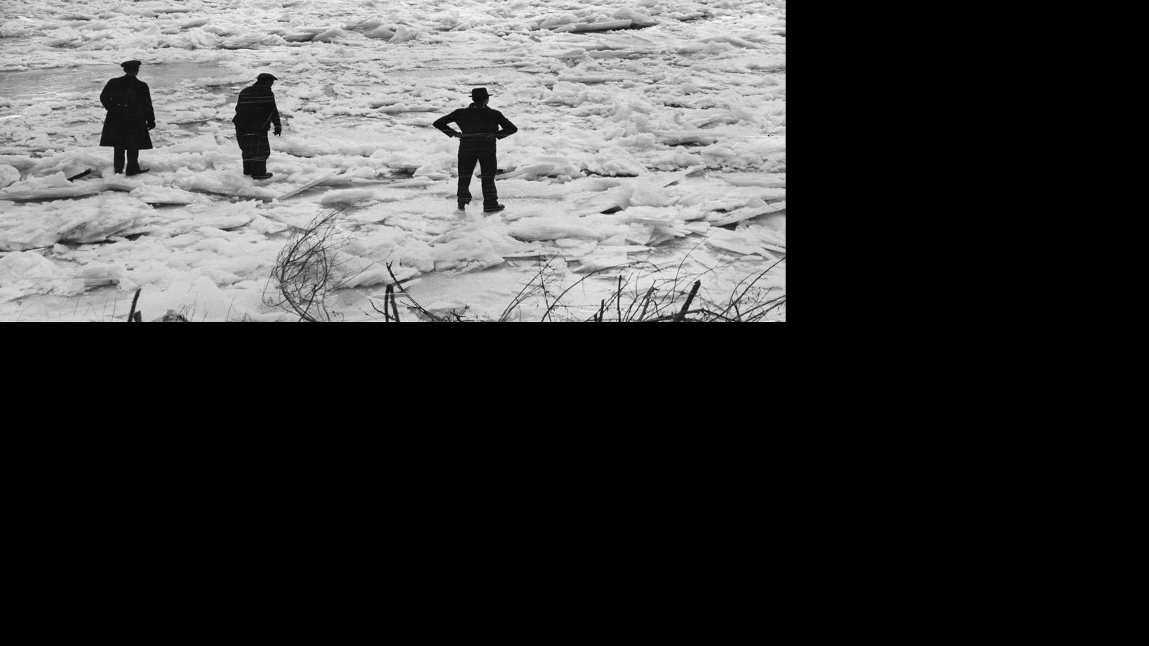 Looking Back The Day St Louisans Walked Across The Frozen
