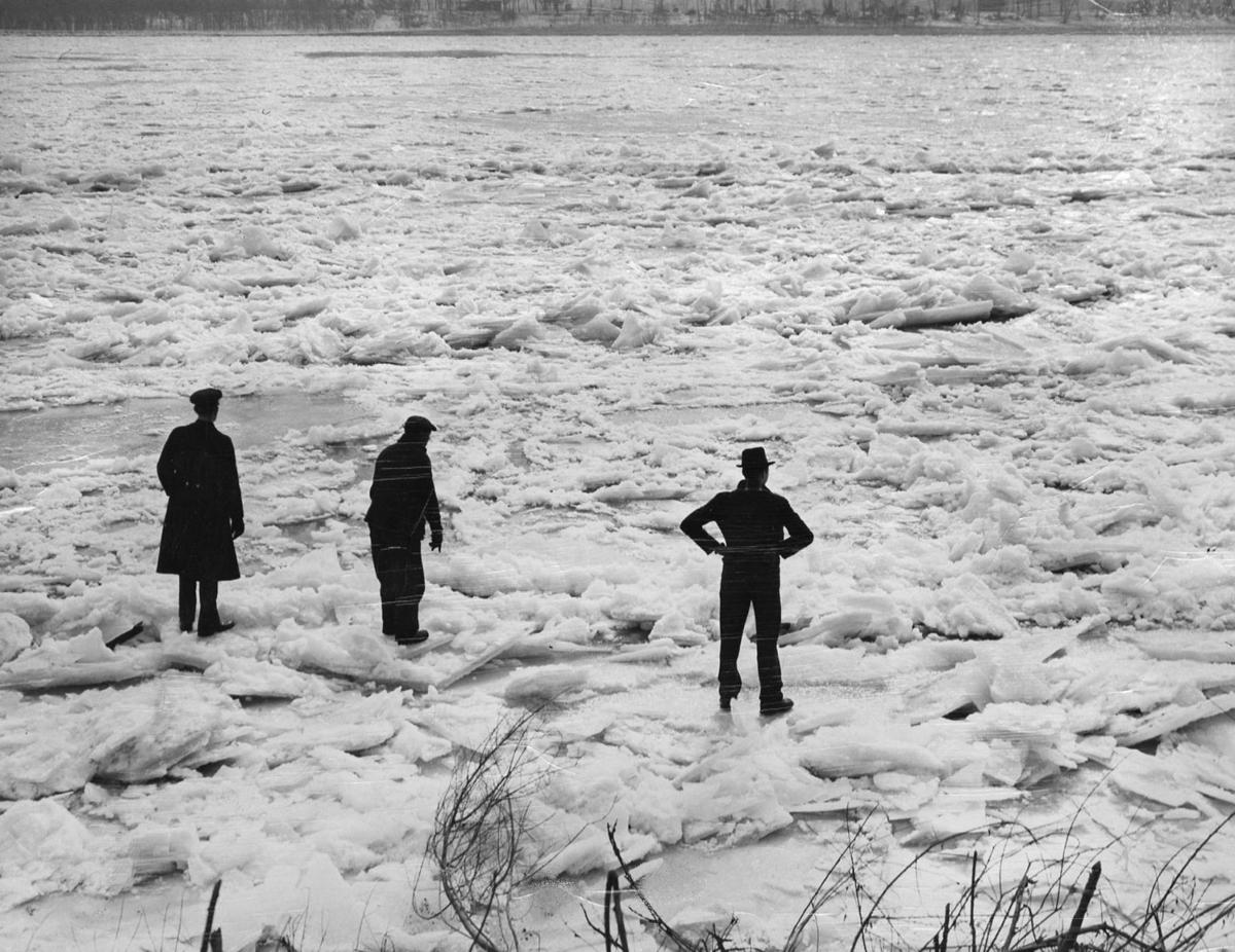 Mississippi River Ice