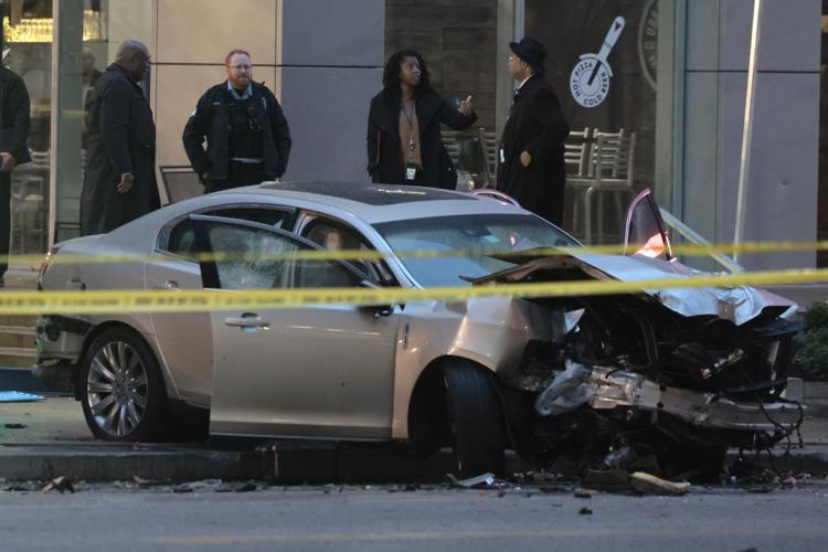 Car fleeing Metro East police crashes in downtown Ӱԭ