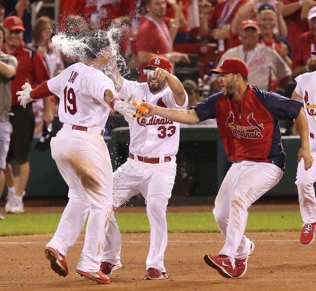 NEW RECORD! Cardinals win 15th straight game with comeback over Cubs