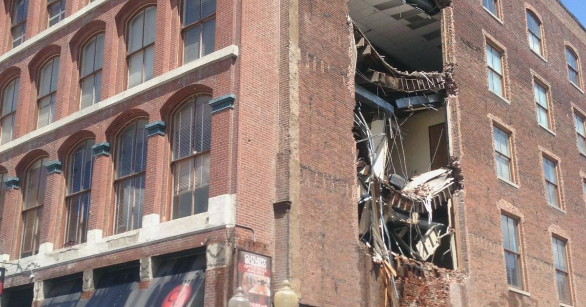 Side of Laclede's Landing building collapses; no injuries reported