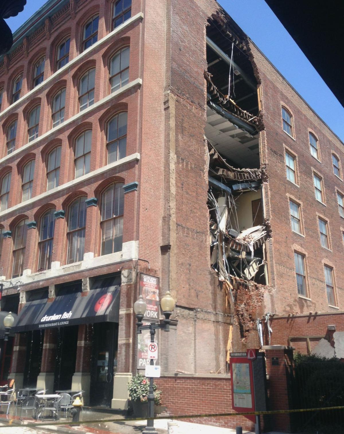 Side Of Laclede S Landing Building Collapses No Injuries Reported Law And Order Stltoday Com