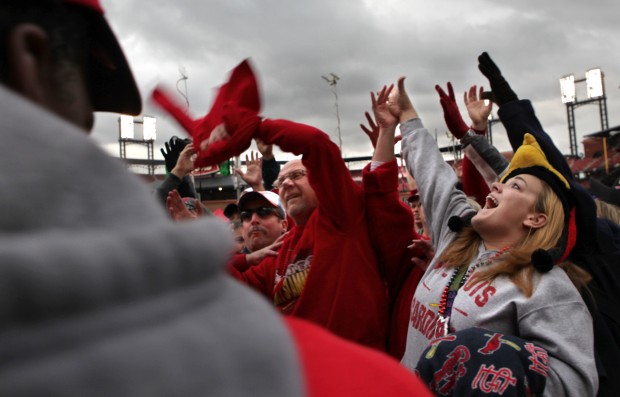 Cardinals fans get ready for Game 5 of the NLCS | St. Louis Cardinals ...