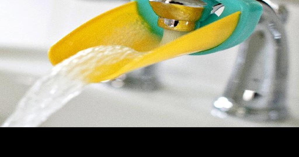 Gear Aqueduck Faucet Extender