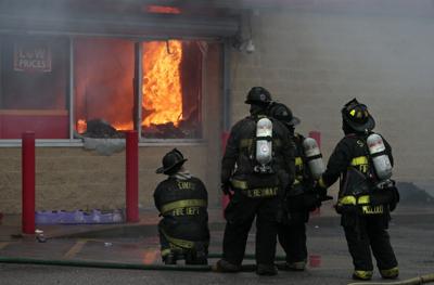 Family Dollar burns in north Ӱԭ