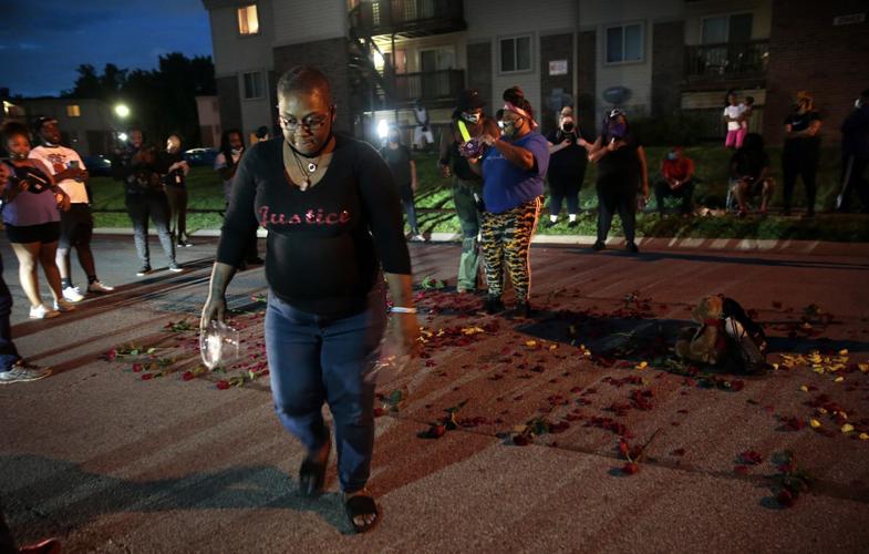 Protesters return to Ferguson