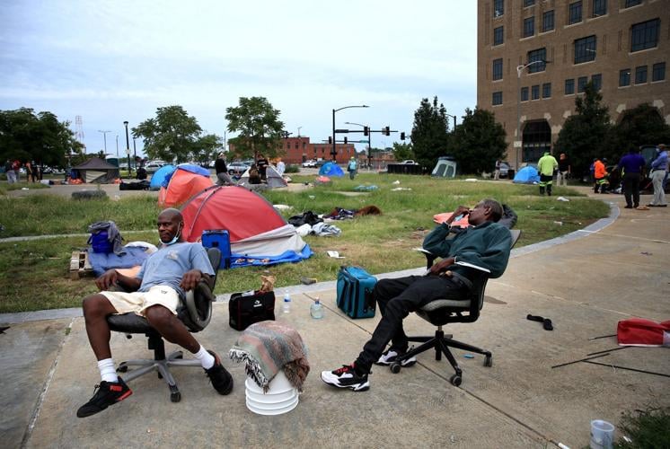 ѿý city workers dismantle homeless camp