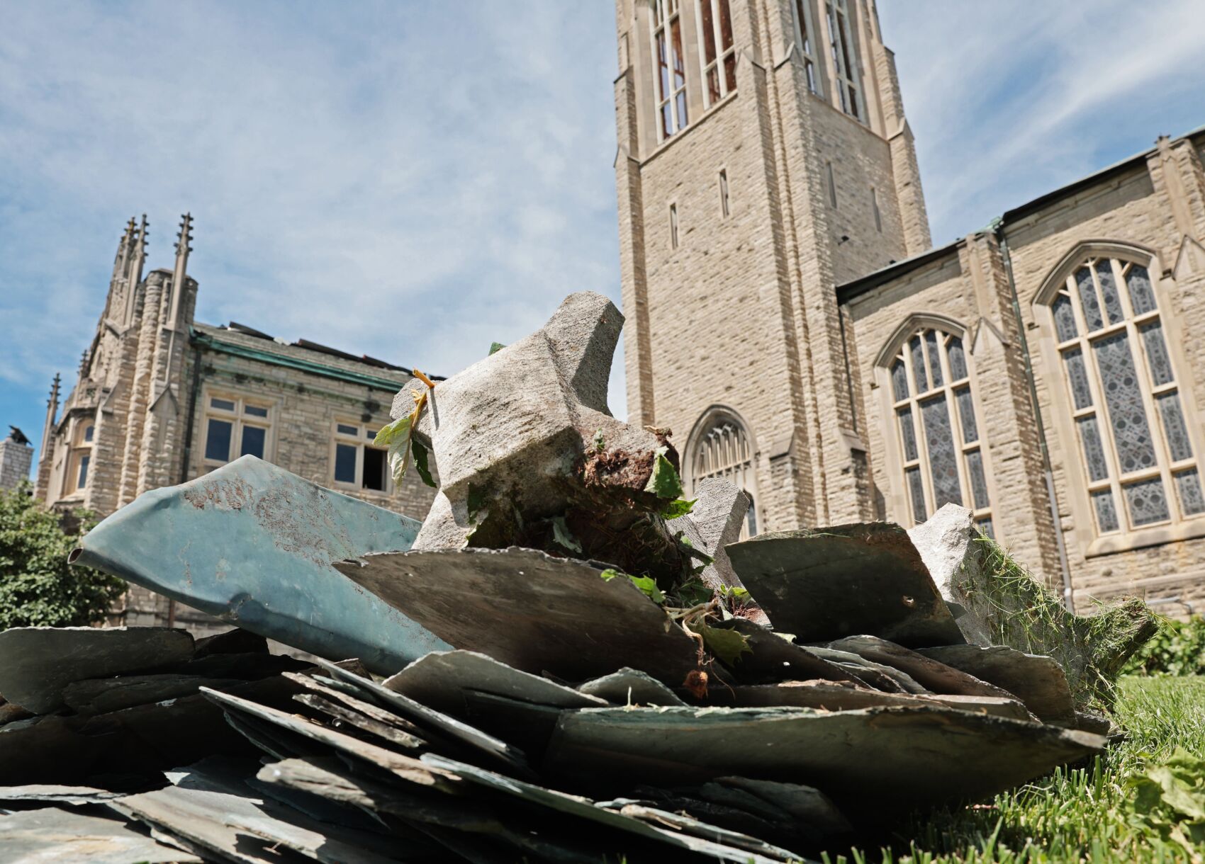 High winds heavily damage parts of 51 north of Delmar near Kingshighway