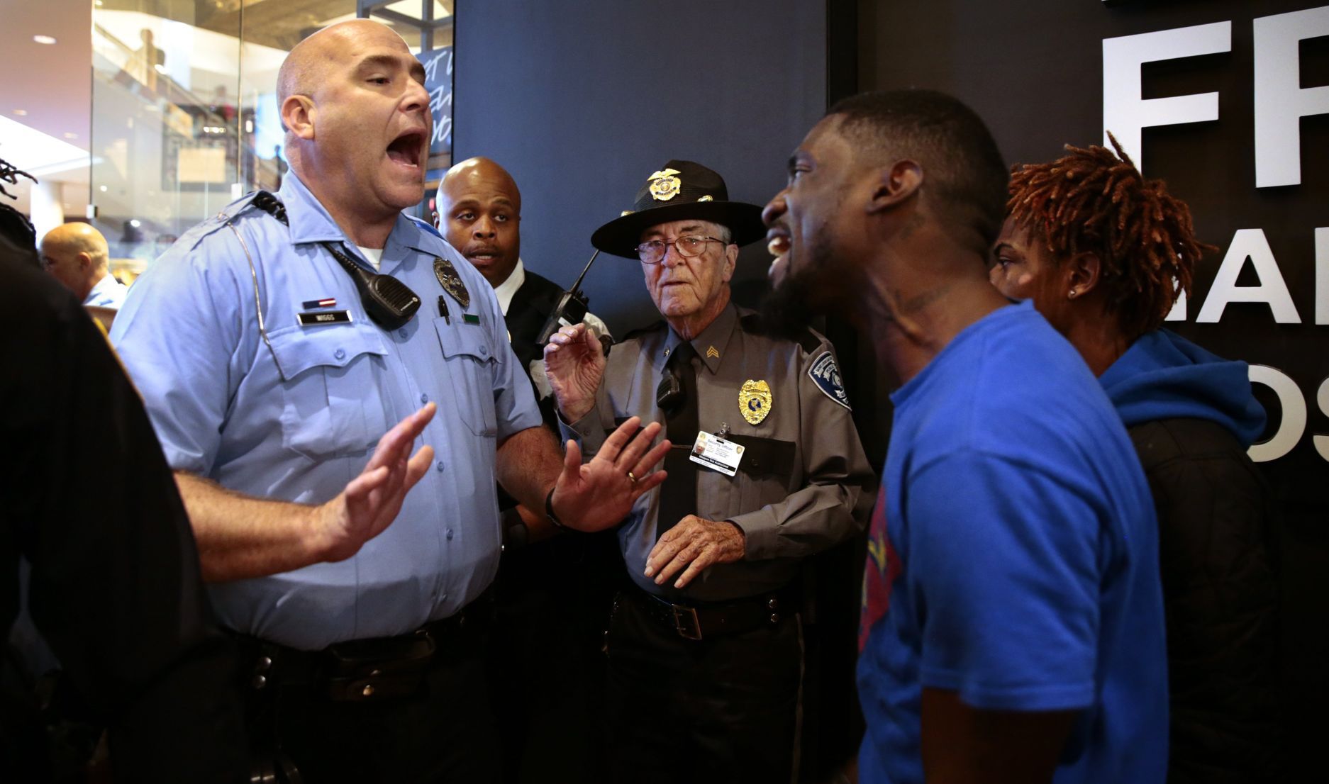 Black Friday Protests At The St. Louis Galleria Lead To 7 Arrests