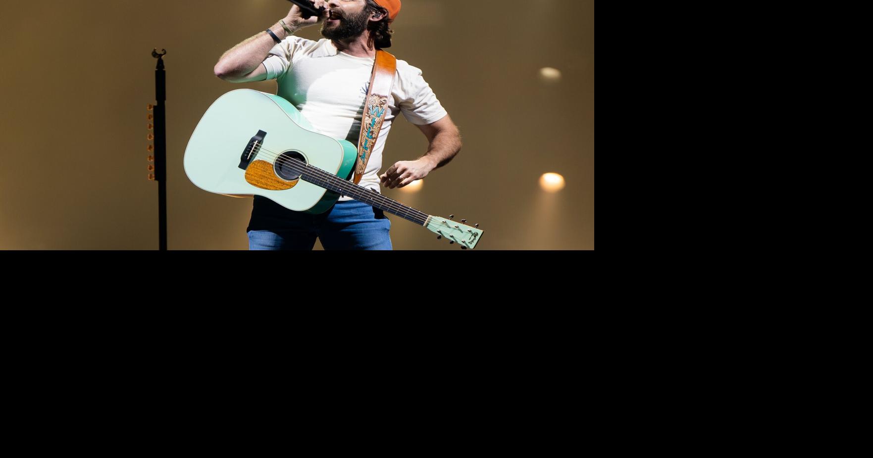 Scenes from Thomas Rhett at Enterprise Center
