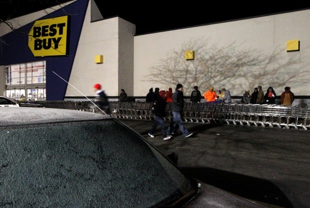 Lines form early at Best Buy in Fairview Heights on Black Friday