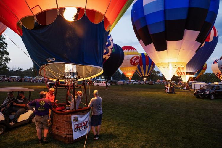 �����Ӱ�ԭ�� lights up for the 52nd annual Great Forest Park Balloon Glow
