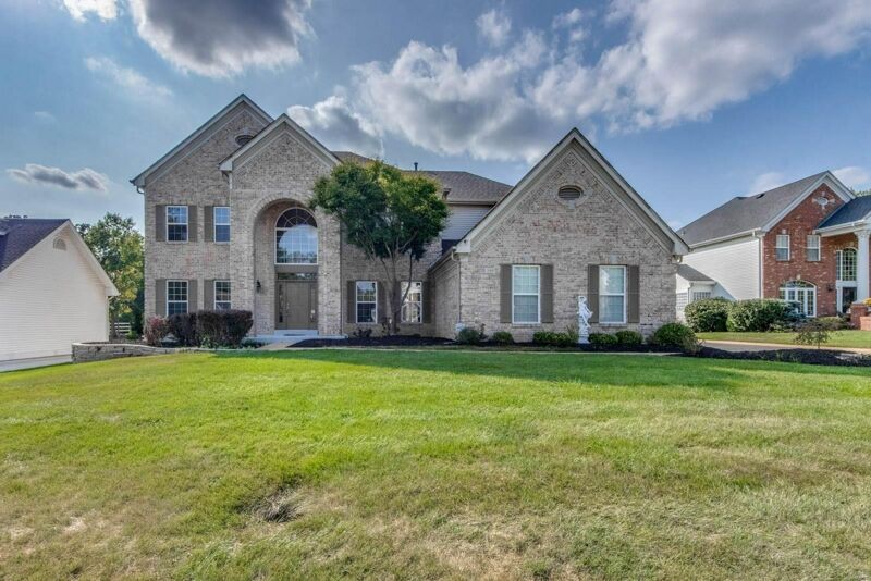 4 Bedroom Home in Ballwin 749,000